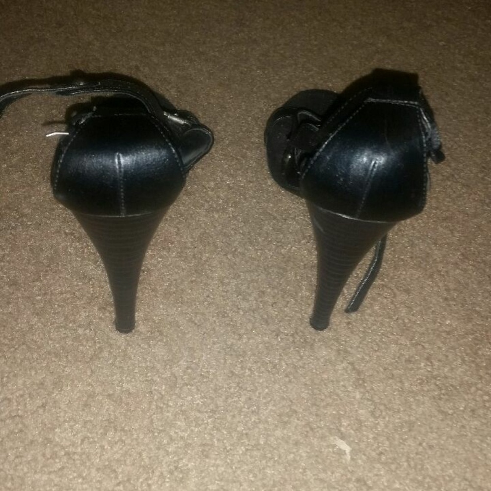 Heels - Picture 3 of 3